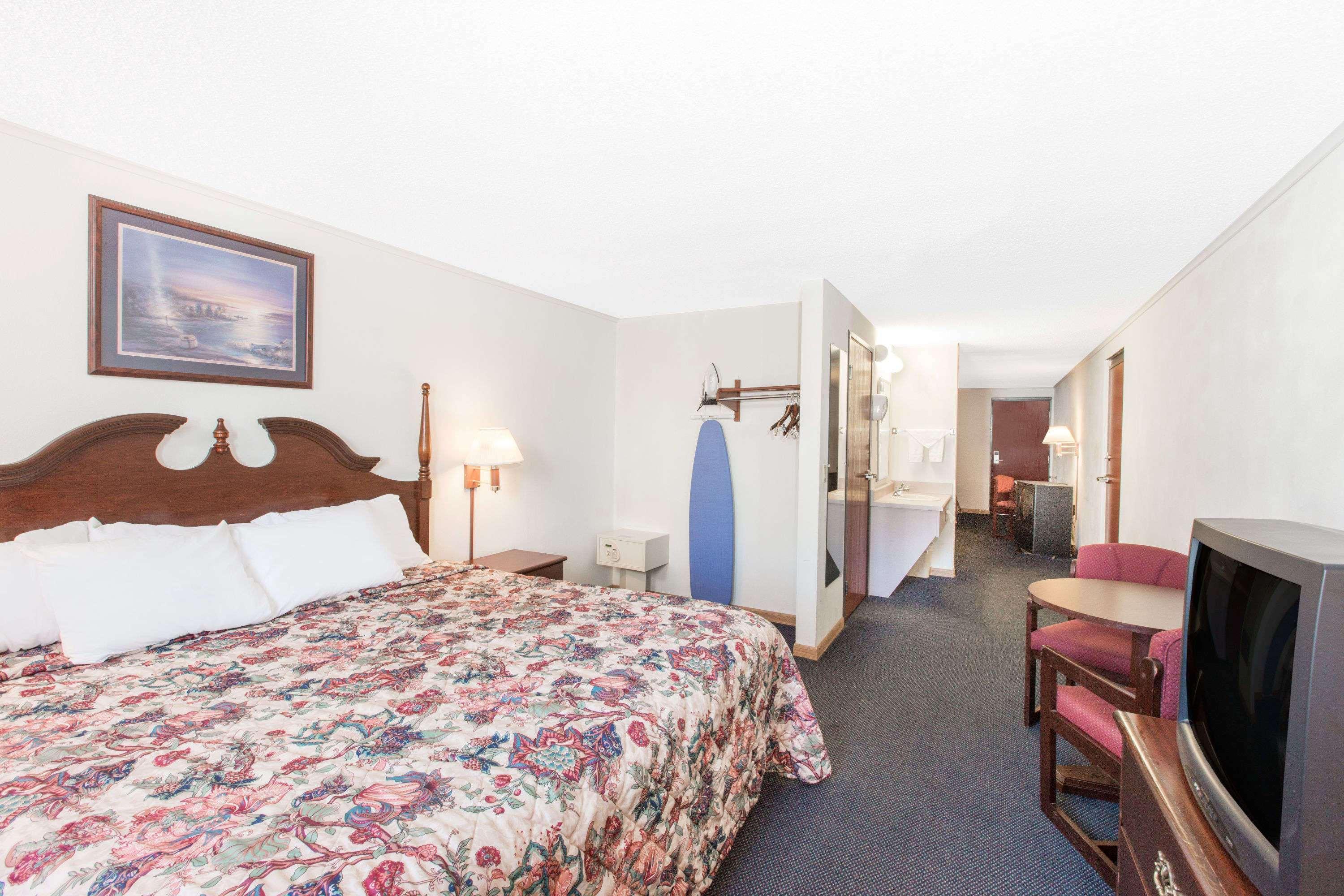 Days By Wyndham Motel